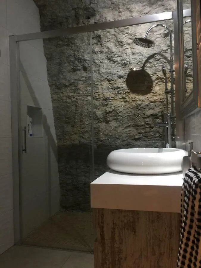 Villa Casa Cueva Un Rincon En La Roca Setenil De Las Bodegas 0*,  Spanien